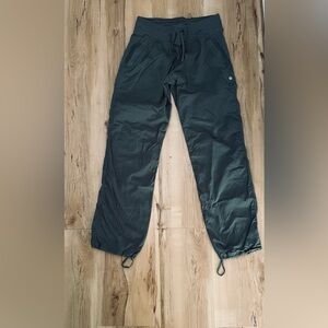 Lululemon Dance Studio Mid-Rise Pant
Regular - army/khaki green